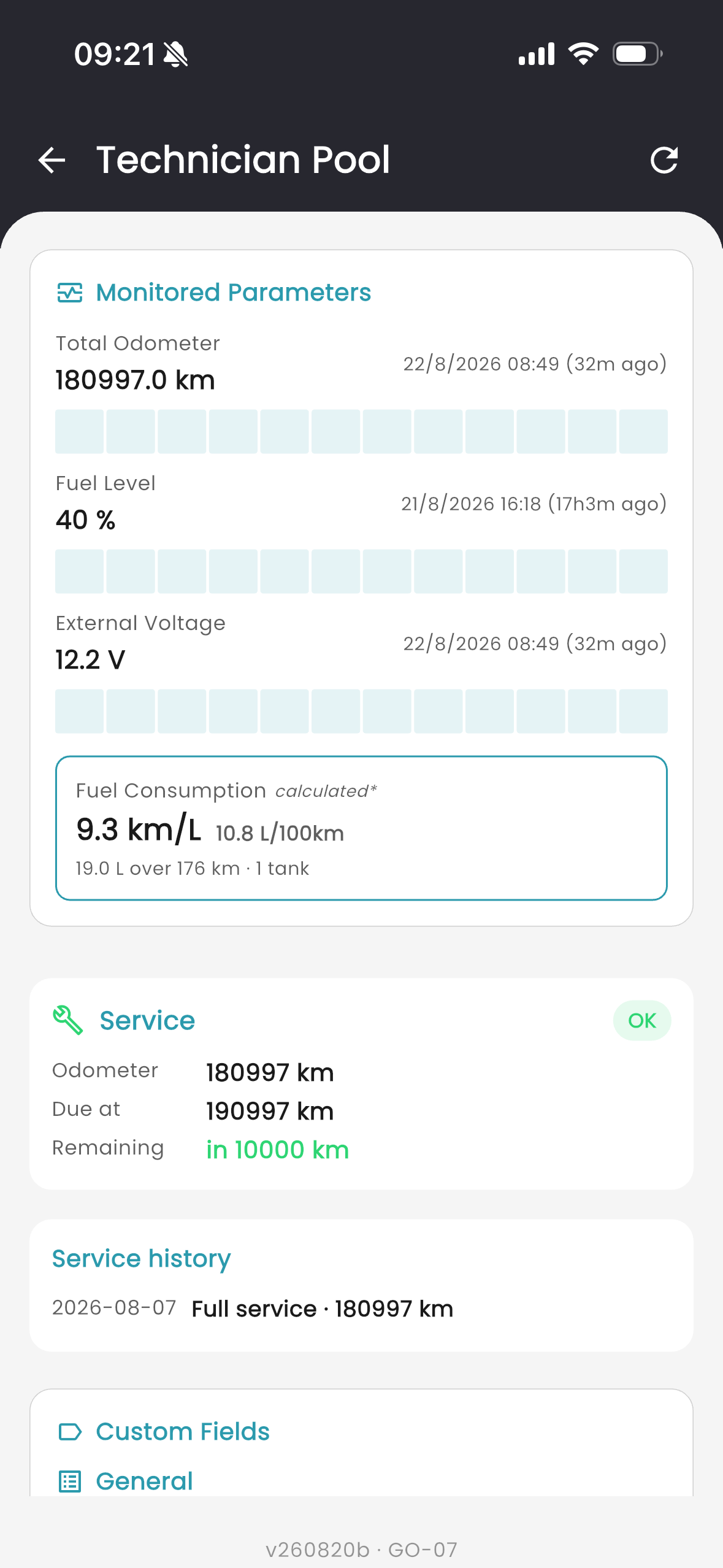Mobile vehicle record showing odometer, fuel level, external voltage and calculated fuel consumption